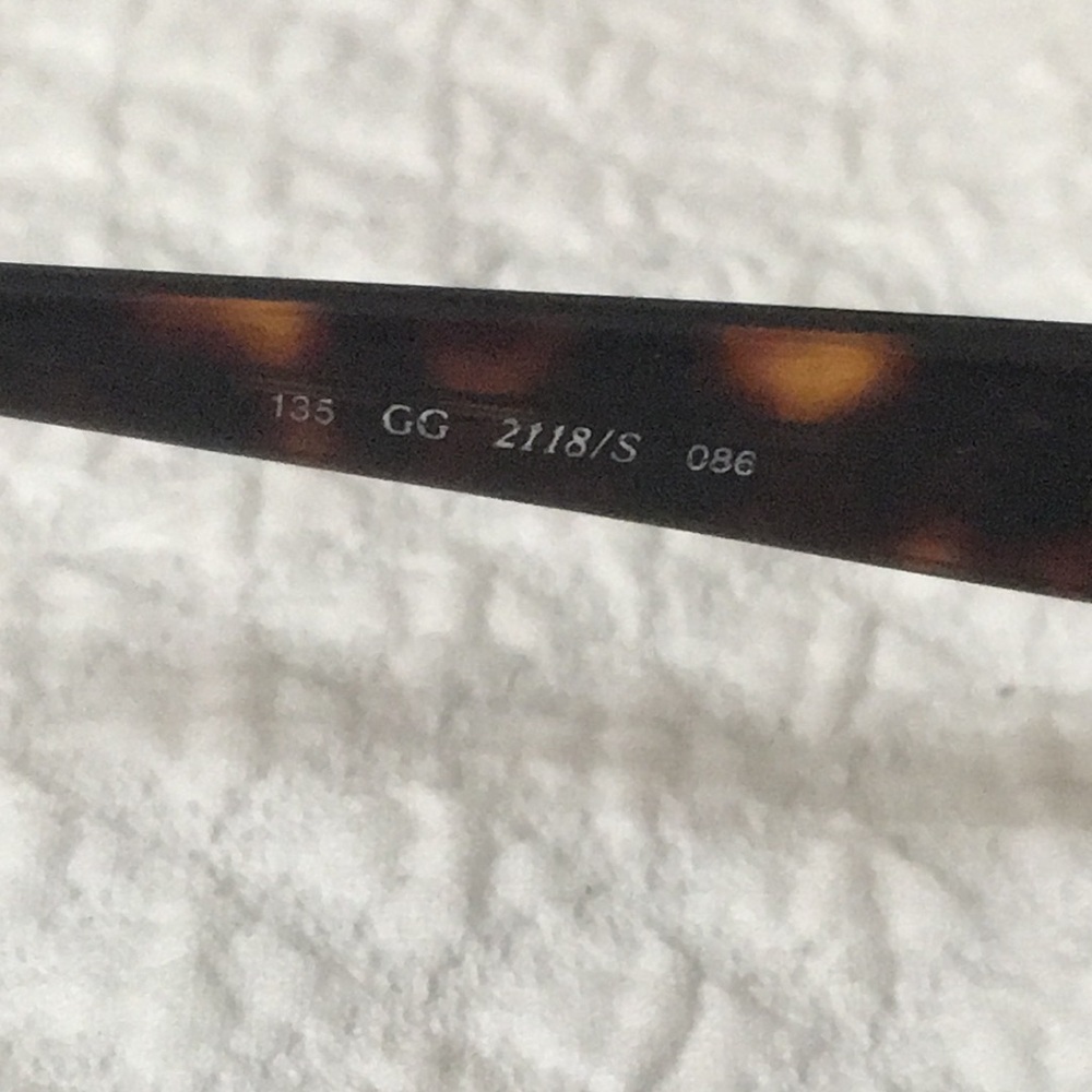 Gucci Tortoise Shell Sunglasses - Picture 3 of 4